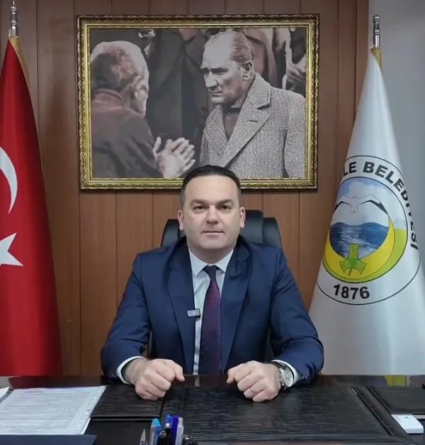 Son Sözü 'Gidelim Buradan Anne' Olmuş! CHP'li Hasbi Dede'nin Tacizine Uğramıştı